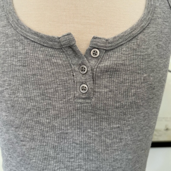 Grey tank top - Picture 2 of 6